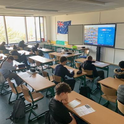 Sch&uuml;lergruppe w&auml;hrend des Wettbewerbes