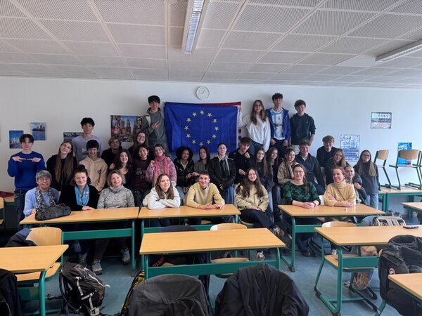 Bild vergr&ouml;&szlig;ern: Gastsch&uuml;ler und Sch&uuml;ler der Maxim-Gorki-Gesamtschule